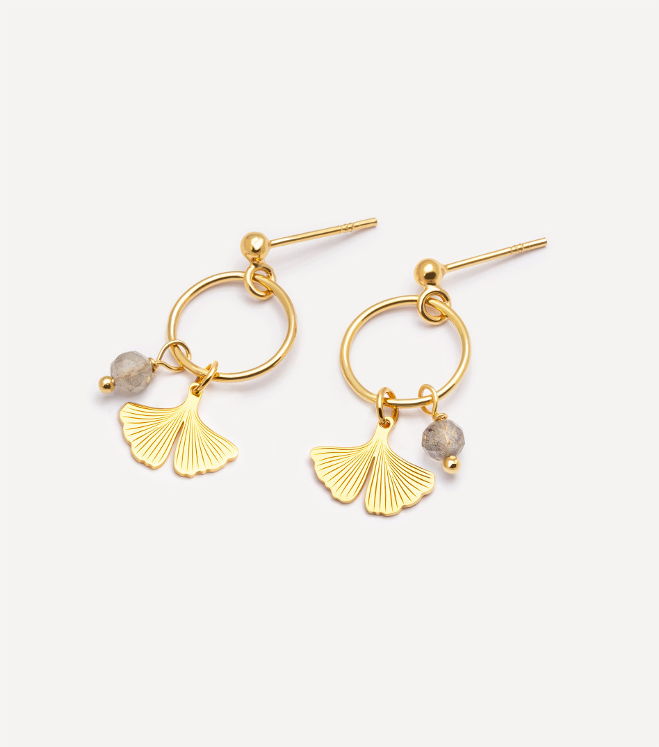 Pozłacane kolczyki z zawieszkami i kamieniami