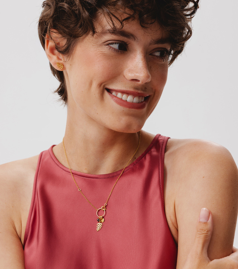 Delikatny łańcuszek z zawieszką i kamieniem