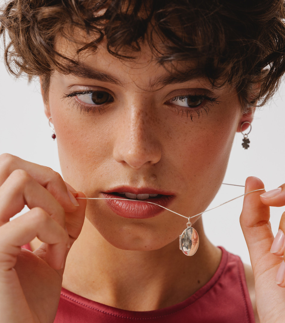 Naszyjnik srebrny z sekretnikiem