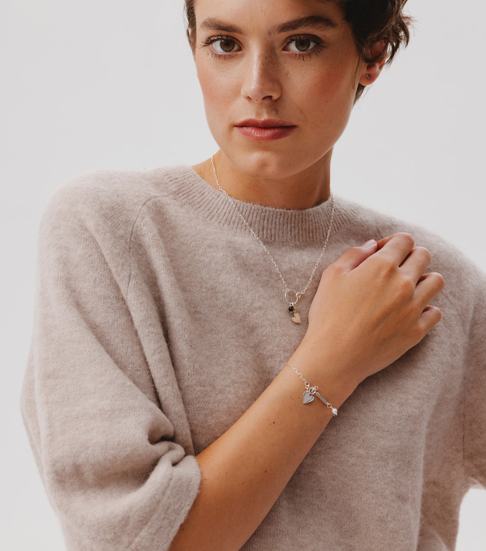 Srebrna bransoletka na grubszym łańcuszku z zawieszką i kamieniem naturalnym