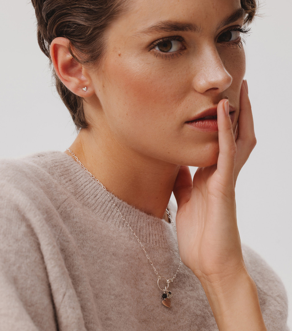 Srebrny mini kolczyk serce