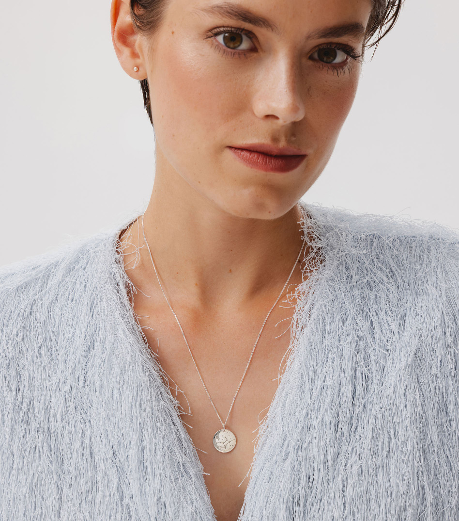 Srebrny naszyjnik ze znakiem zodiaku