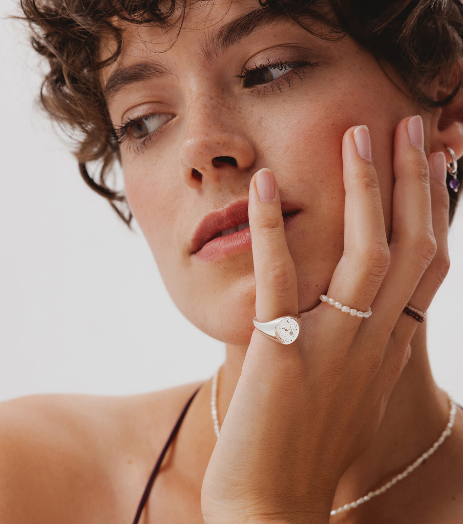 Srebrny sygnet z konstelacją