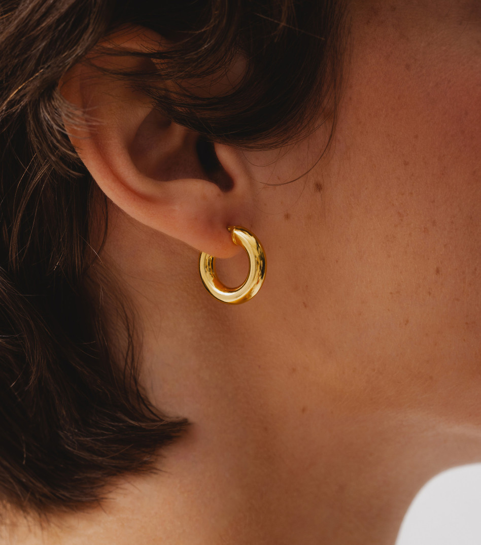 Wygodne kolczyki pozłacane z zapięciem na zawias