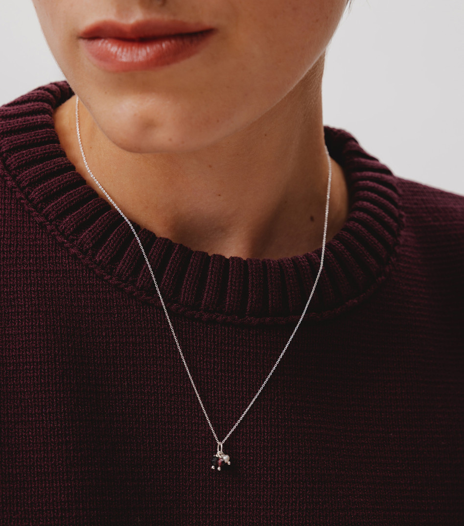 Srebrna zawieszka z kamieniami