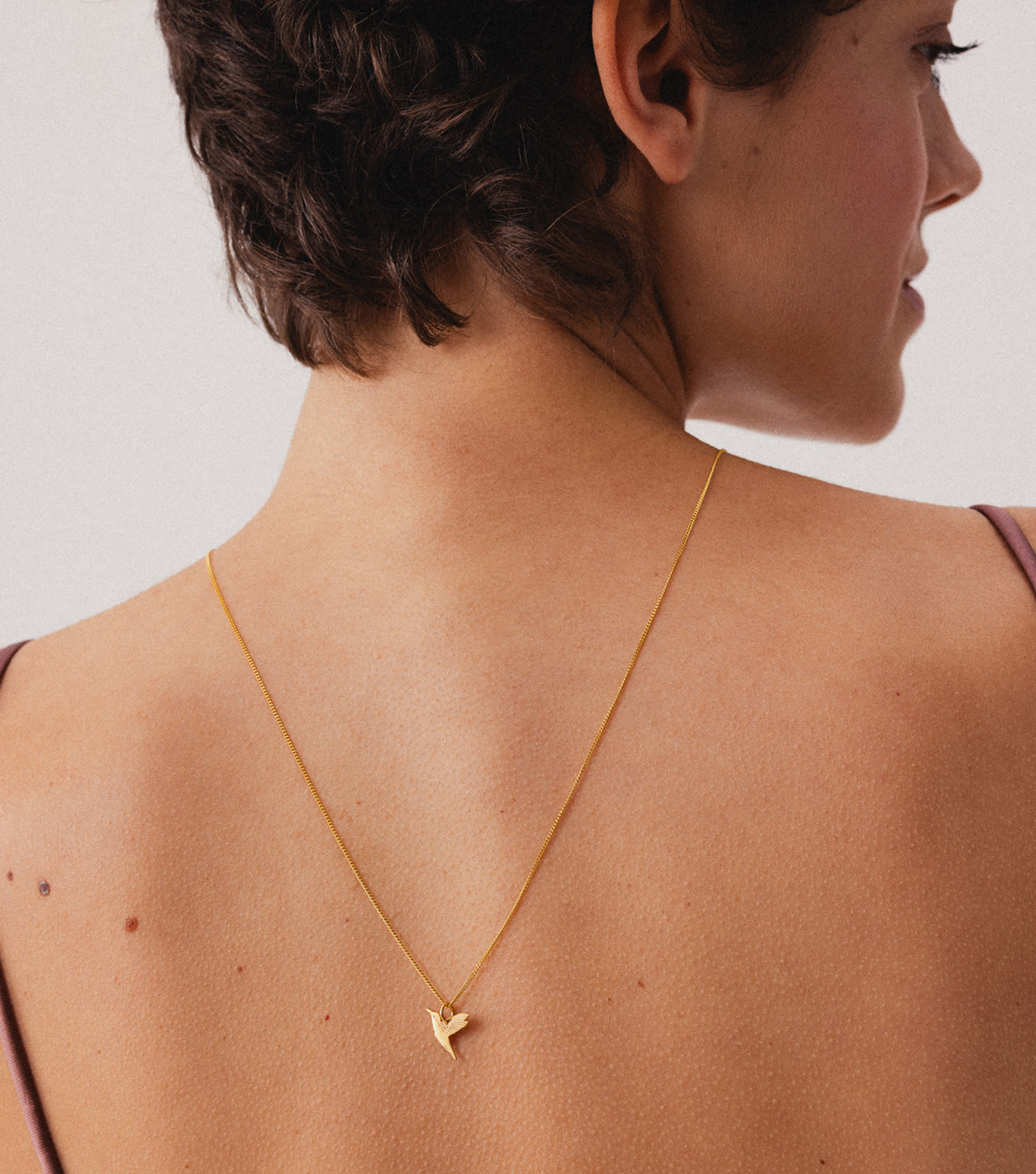 Subtelny łańcuszek z pozłacaną zawieszką