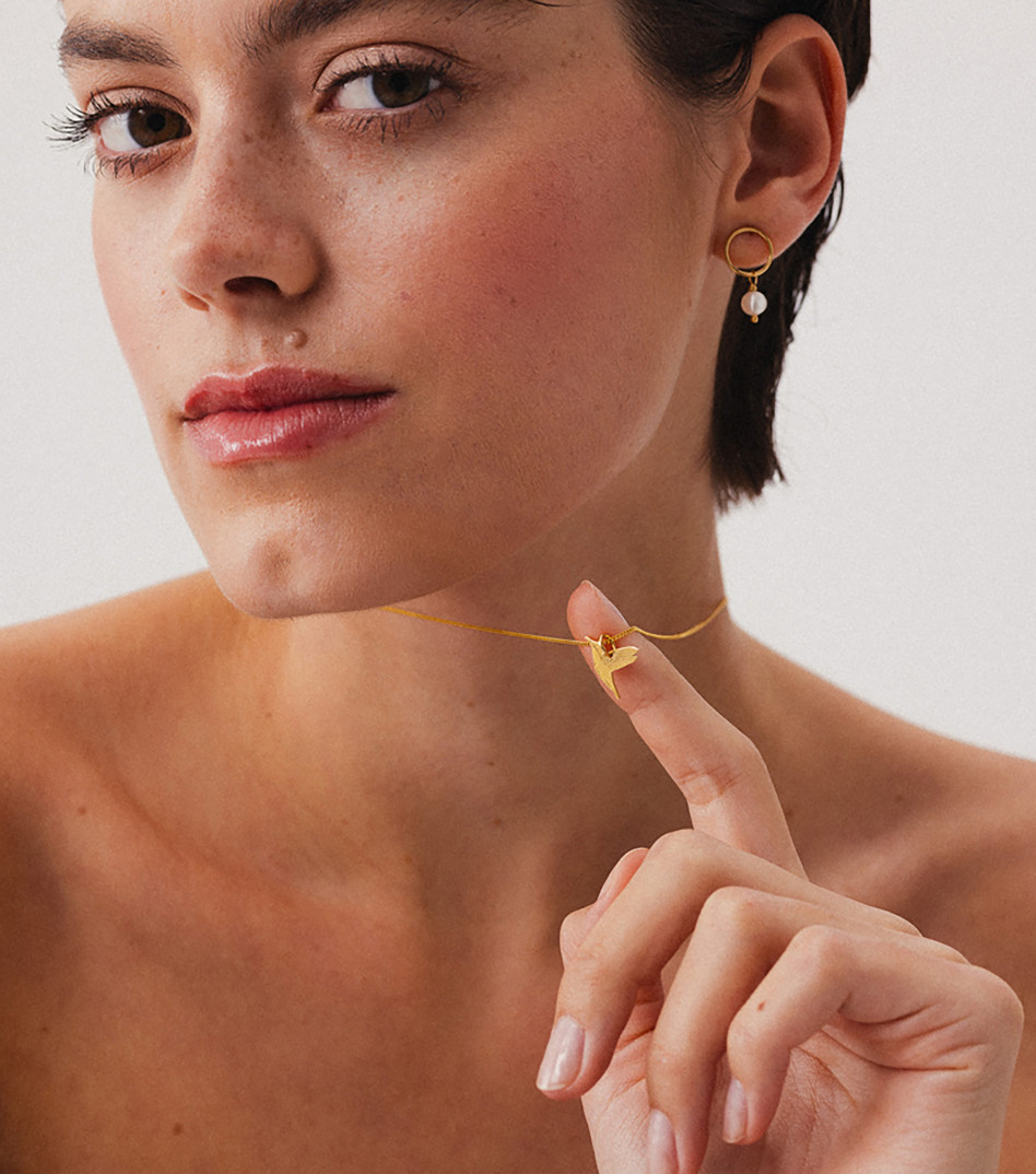 Delikatny naszyjnik z talizmanem