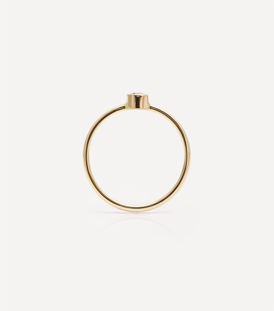 Złoty pierścionek z diamentem