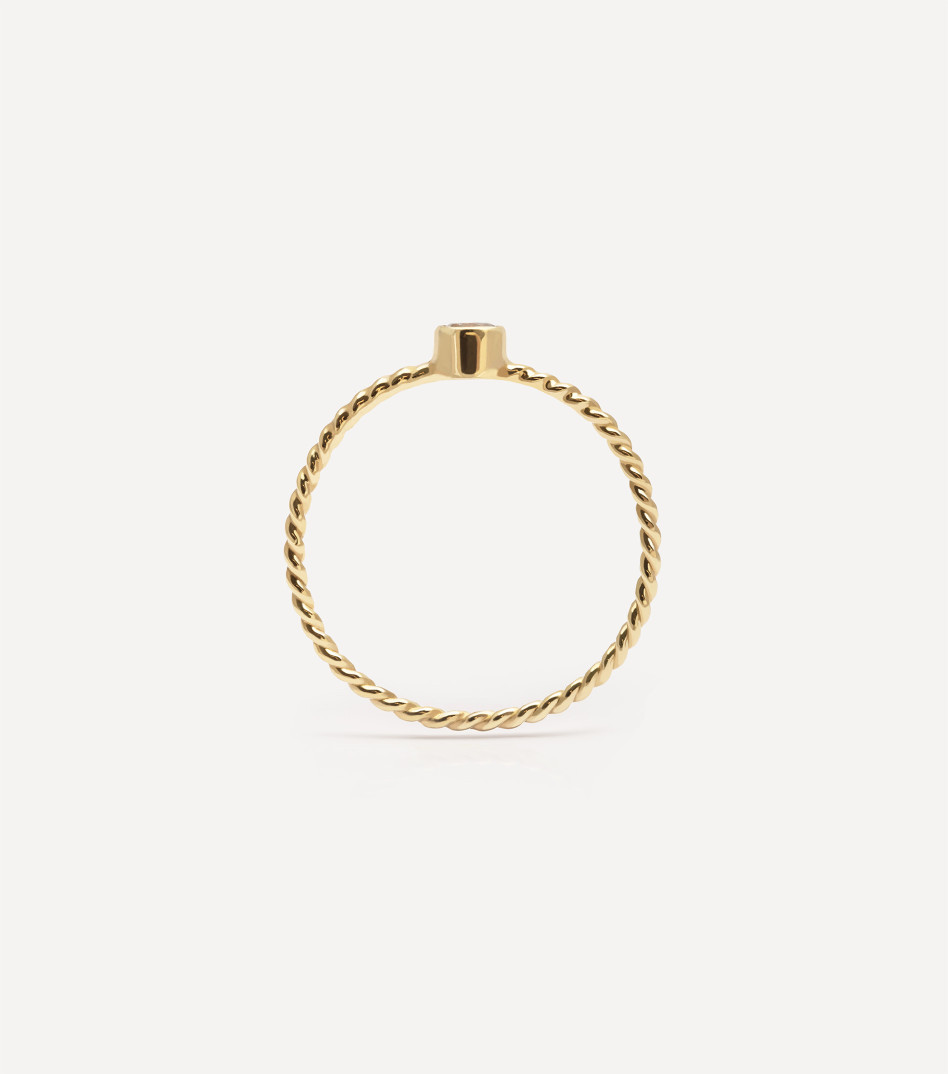 Wyjątkowy pierścionek z diamentem w gładkiej oprawie