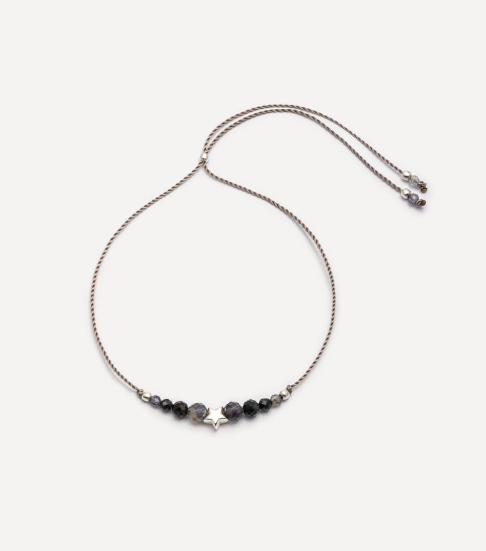 Srebrna bransoletka na sznureczku