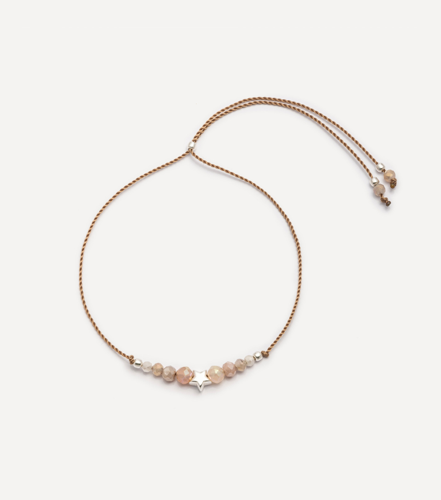 Srebrna bransoletka na sznureczku