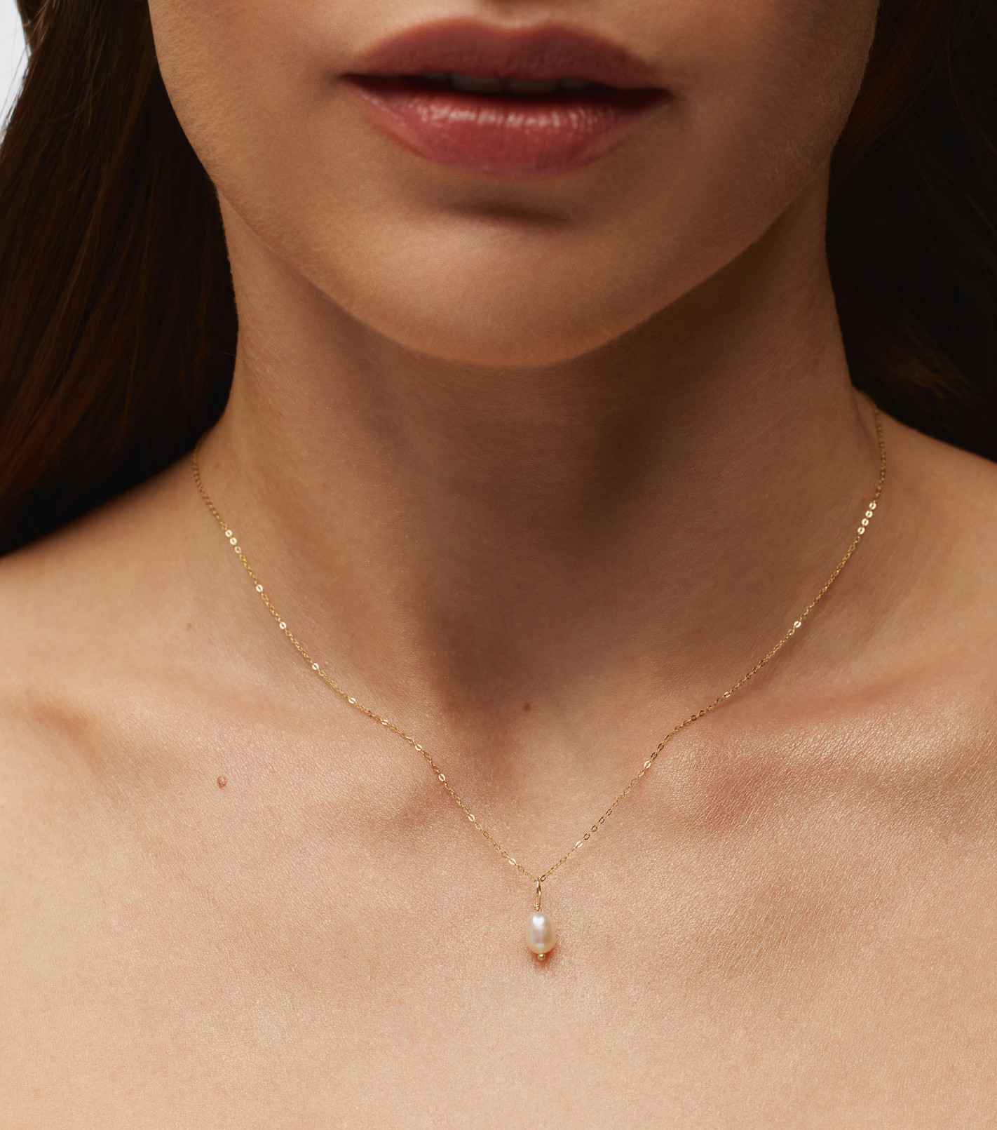 Złoty naszyjnik z naturalną perłą