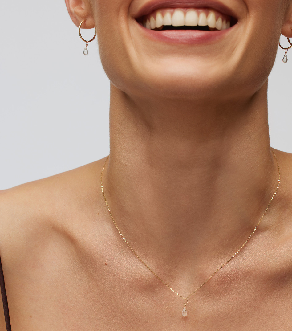 Złoty naszyjnik z kamieniem naturalnym