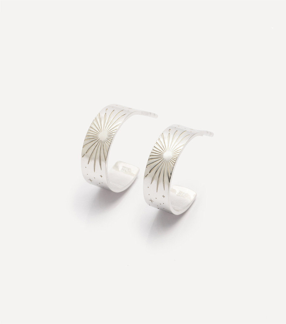 Srebrne kolczyki koła z zimowym grawerem