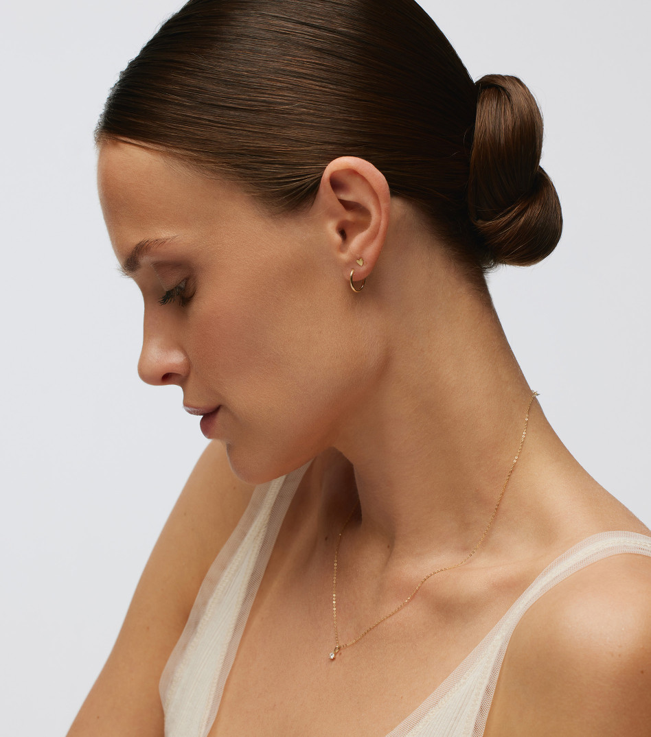 Złoty kolczyk serduszko