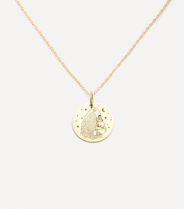 Złoty naszyjnik z medalikiem Mama Bear