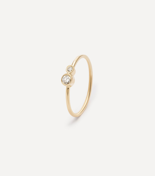 Złoty pierścionek z dwoma diamentami