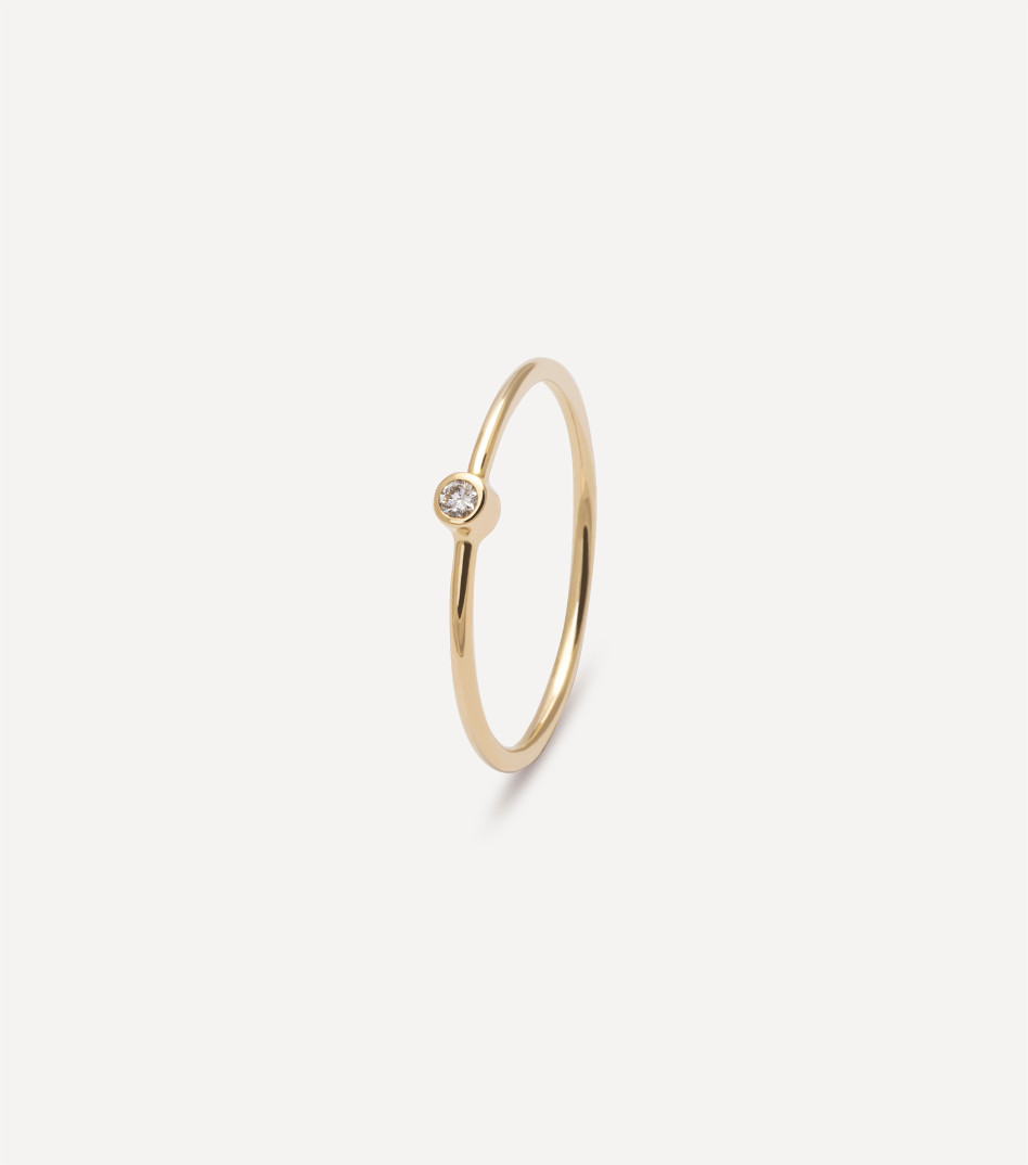 Złoty pierścionek z diamentem