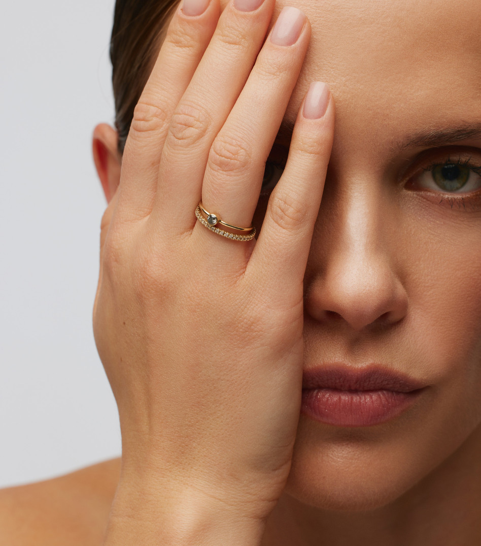 Złoty pierścionek z wyjątkowym diamentem