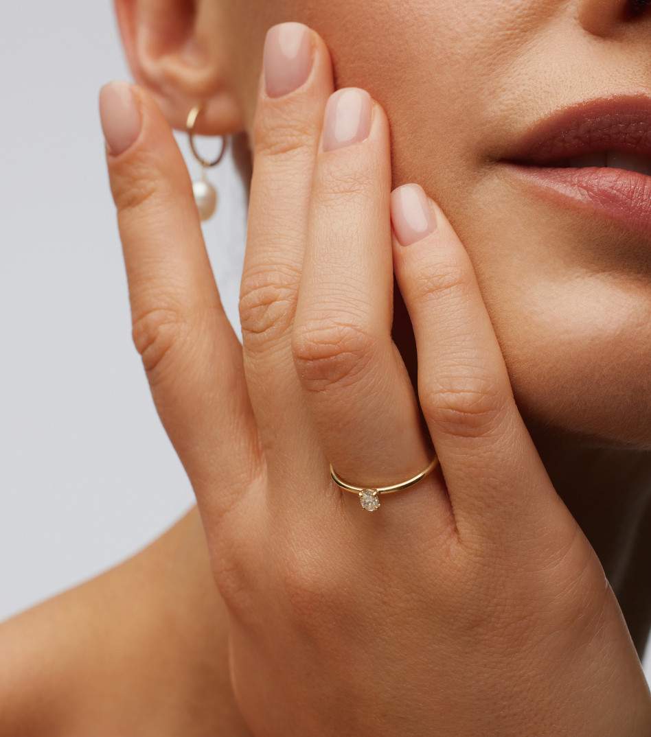 Pierścionek zaręczynowy ze złota z diamentem