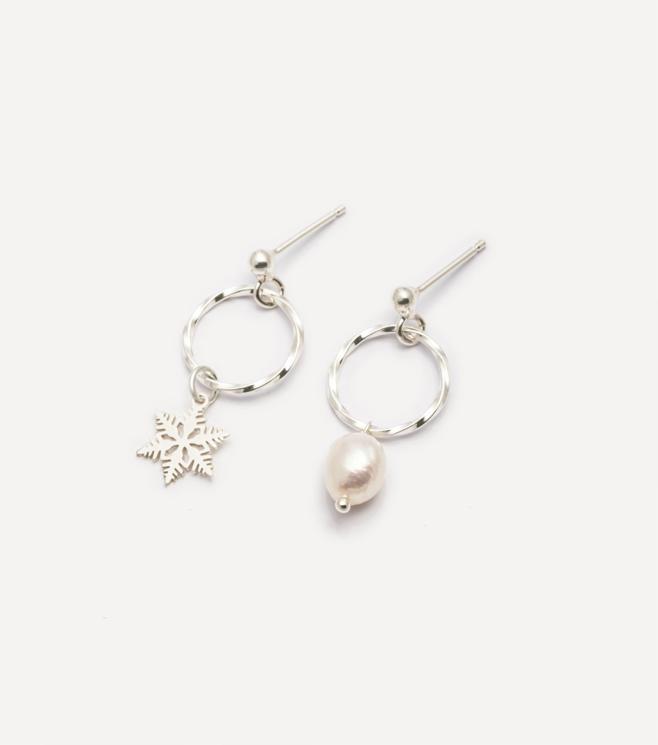 Srebrne kolczyki z kamieniem i zawieszką