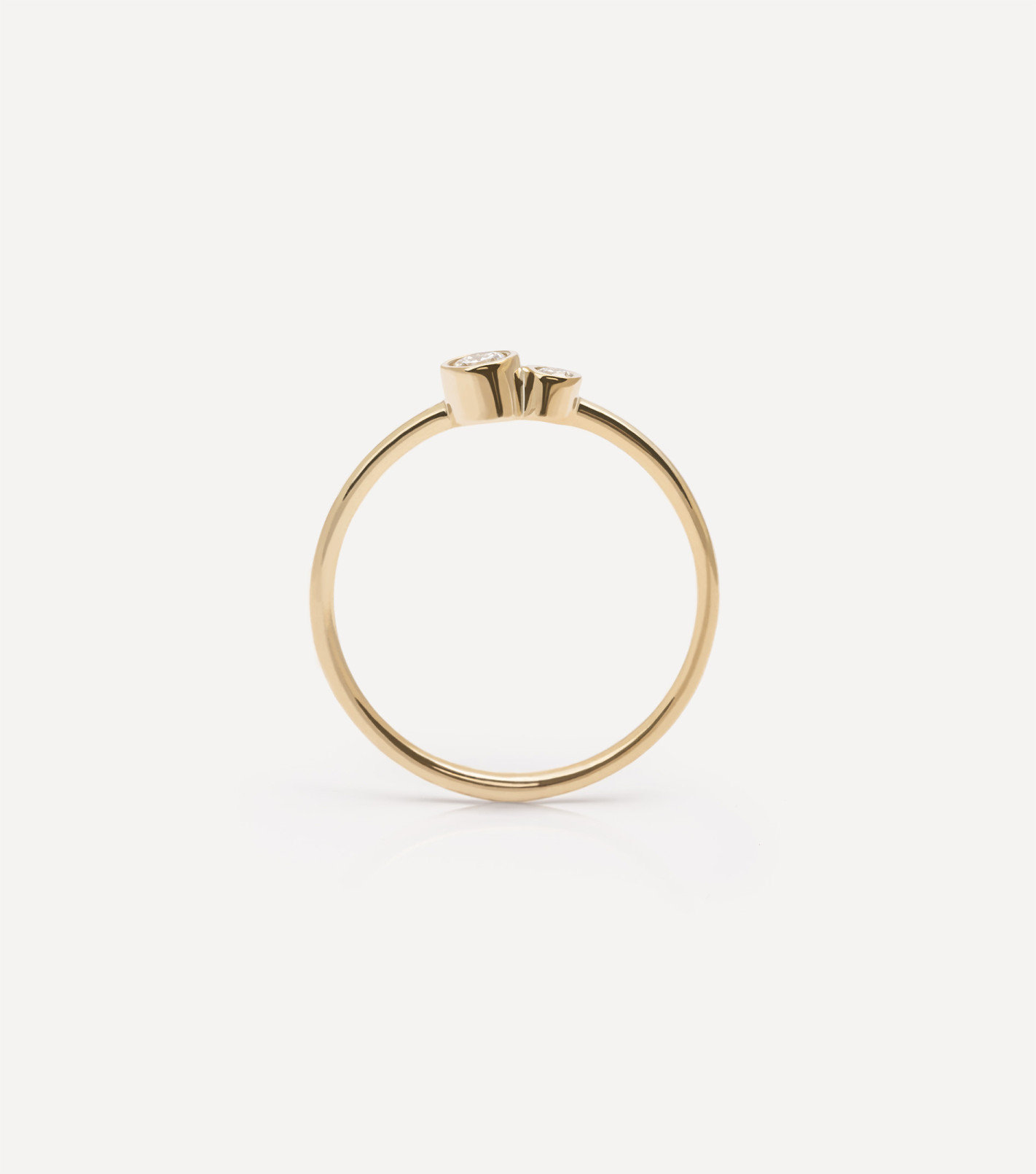 Złoty pierścionek z 2 diamentami