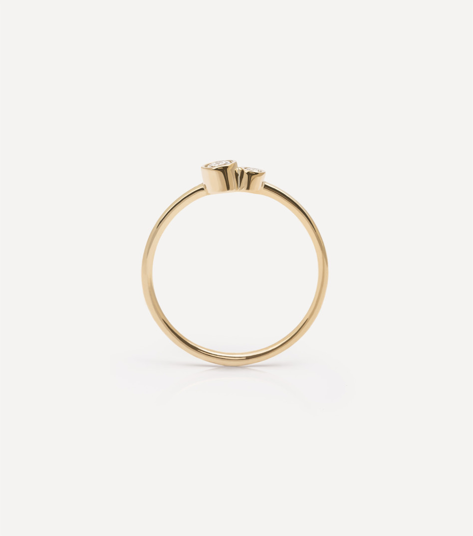 Złoty pierścionek z 2 diamentami