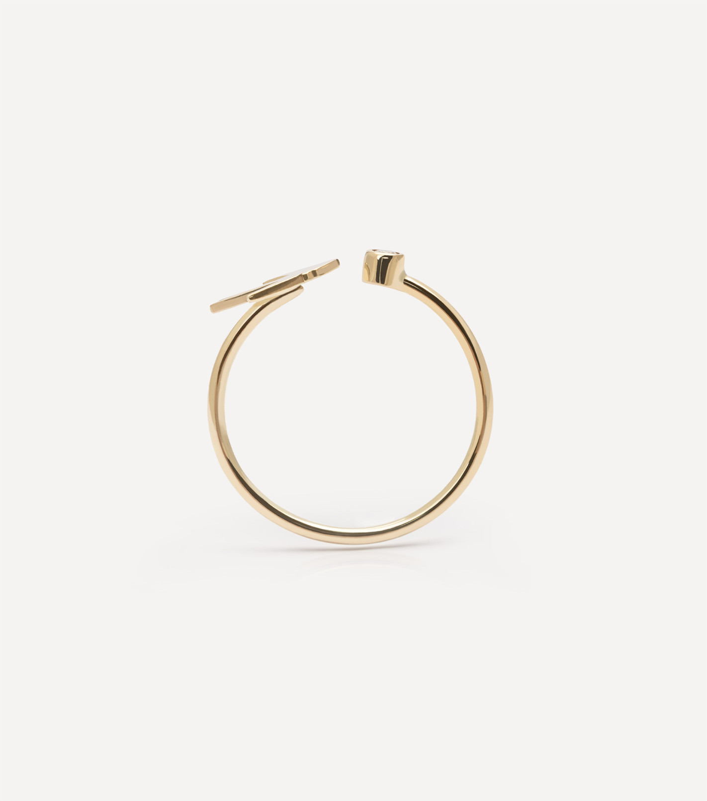 Złoty pierścionek z diamentem