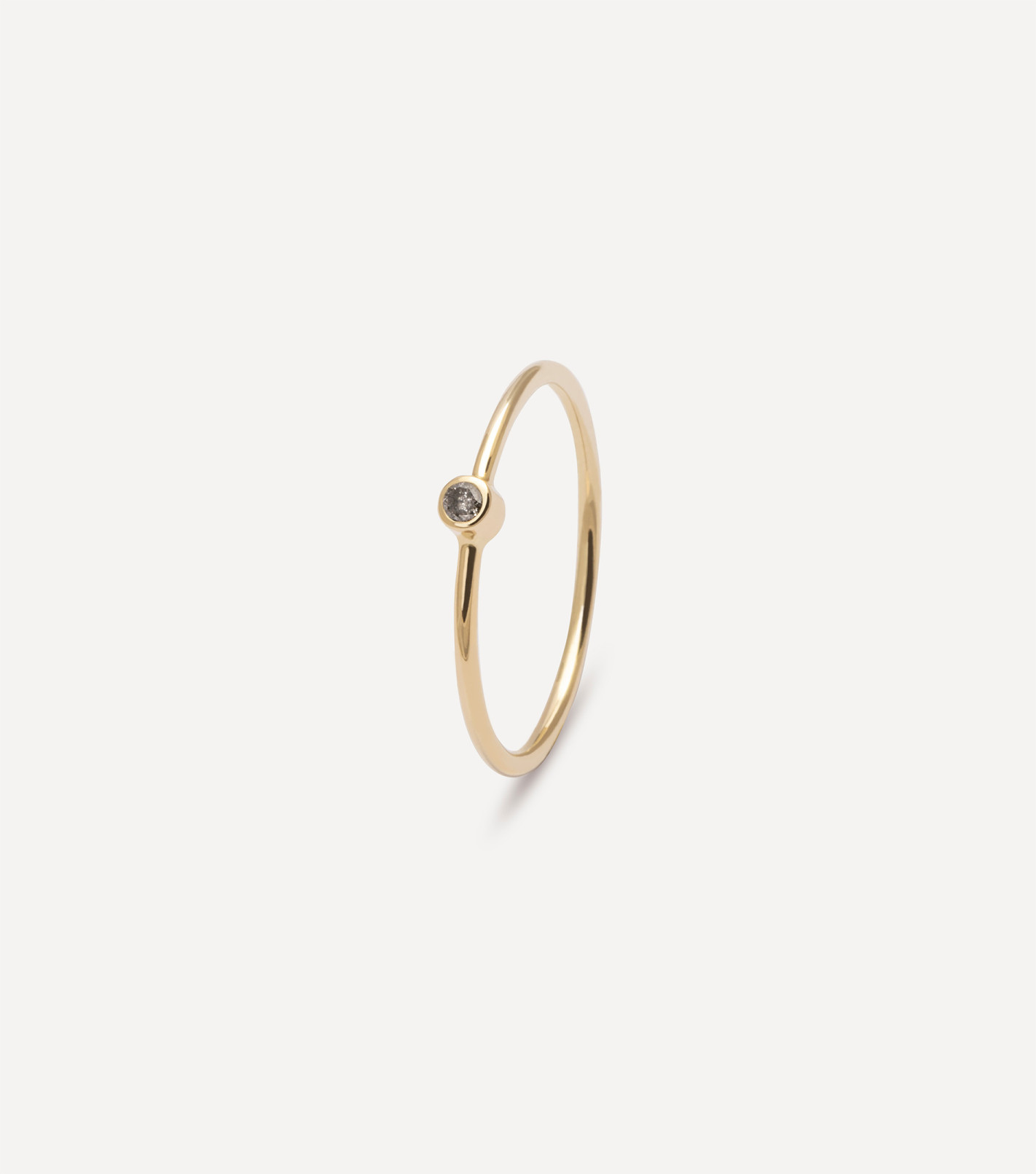 Złoty pierścionek z diamentem