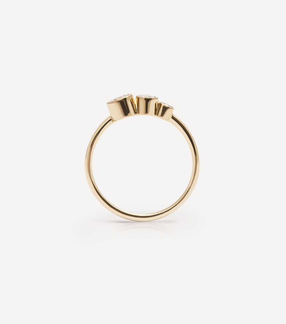 Złoty pierścionek z 3 diamentami