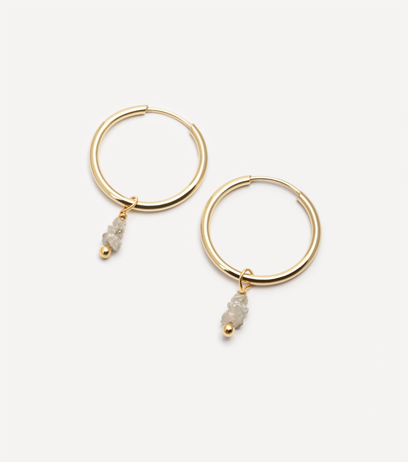 Złote kolczyki koła 16 mm z surowymi diamentami