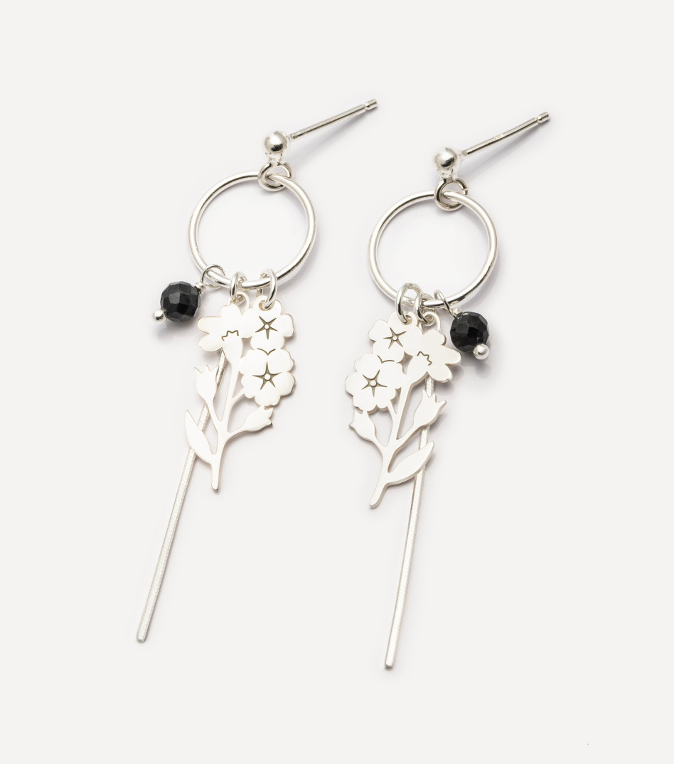 Eleganckie kolczyki srebrne z kamieniami i gałązką konwalii