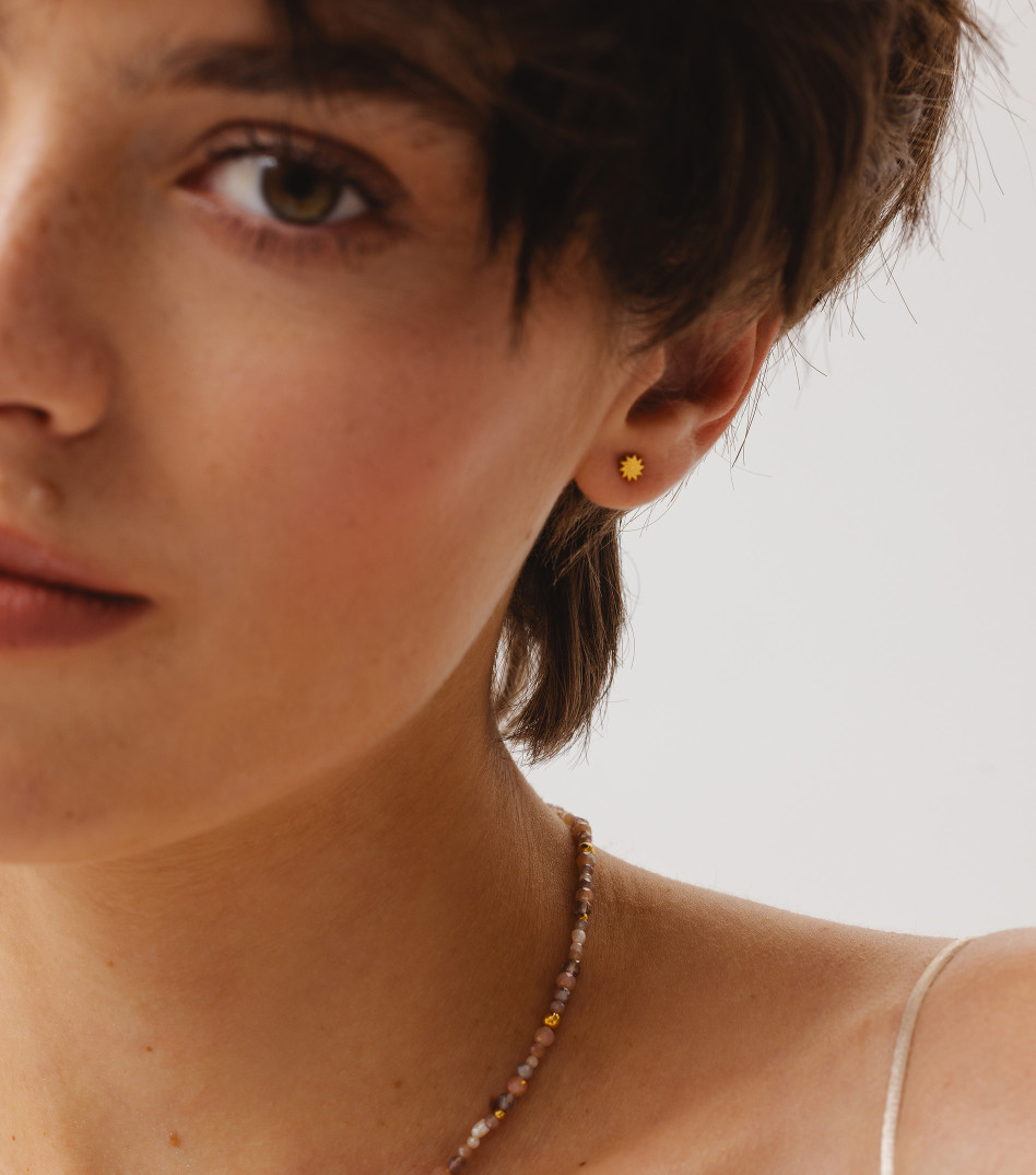 Pozłacany mini kolczyk