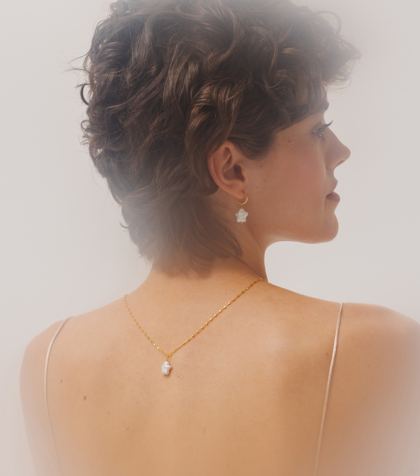 Pozłacane kolczyki koła z perłami gwiazdami