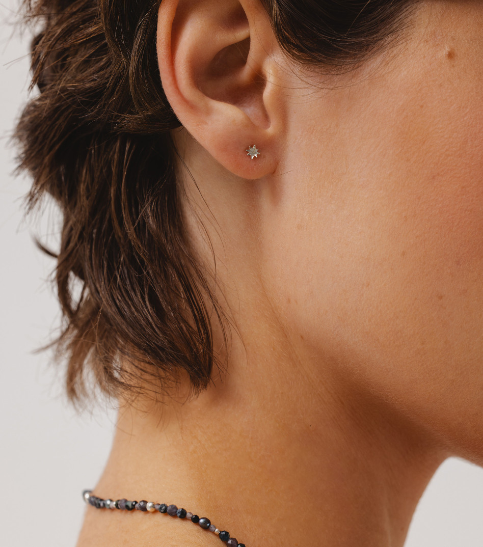 Srebrny mini kolczyk