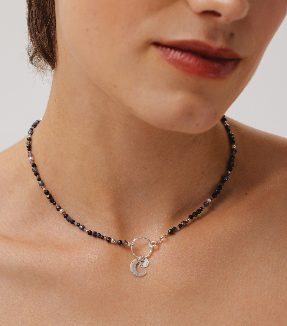 Srebrny naszyjnik z kamieniami