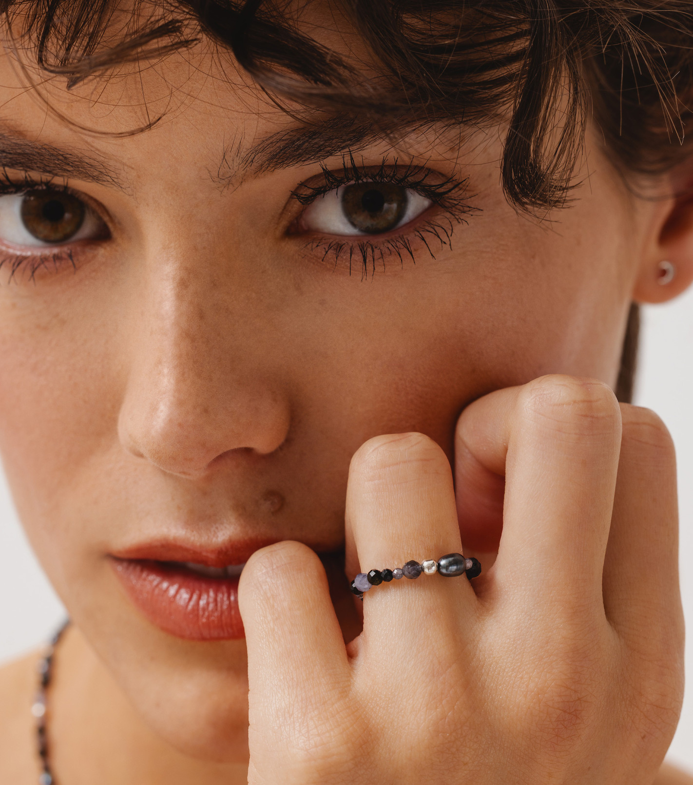 Srebrny pierścionek z kamieniami