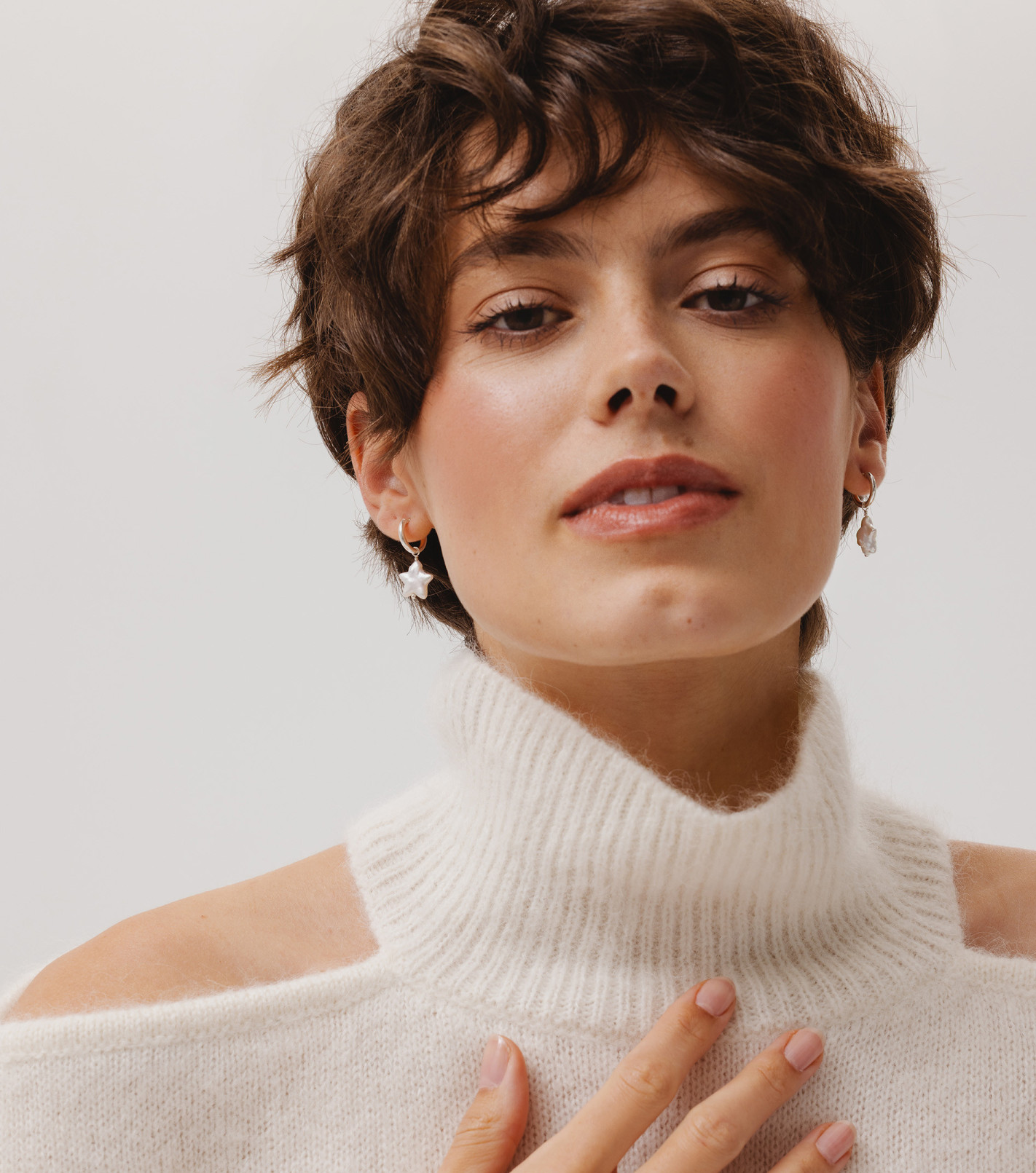 Srebrne kolczyki koła z perłami gwiazdami