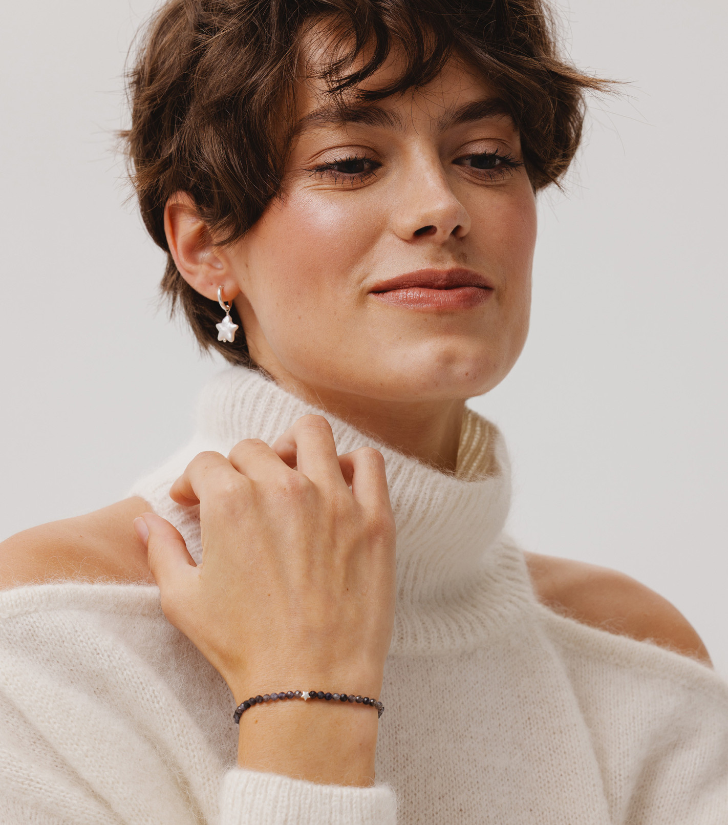 Srebrna bransoletka z kamieniami i gwiazdką