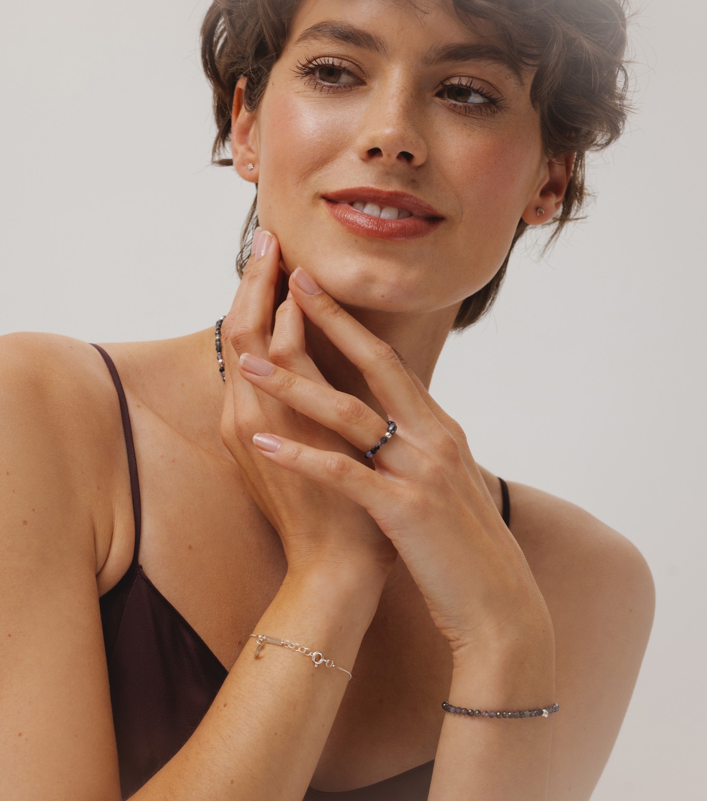 Srebrny pierścionek z kamieniami