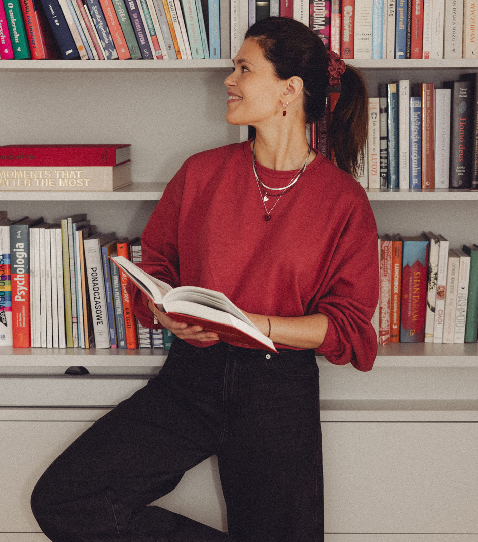 Srebrny choker z kamieniami i zawieszką