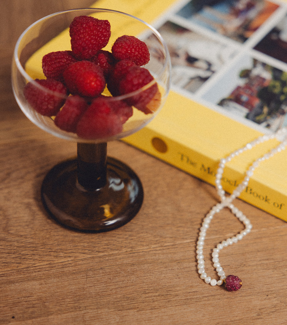 Pozłacany choker z perłami i zawieszką