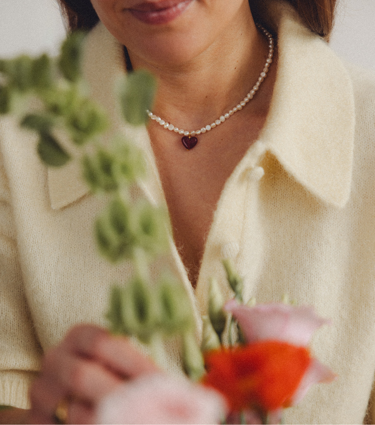 Pozłacany choker z perłami i zawieszką