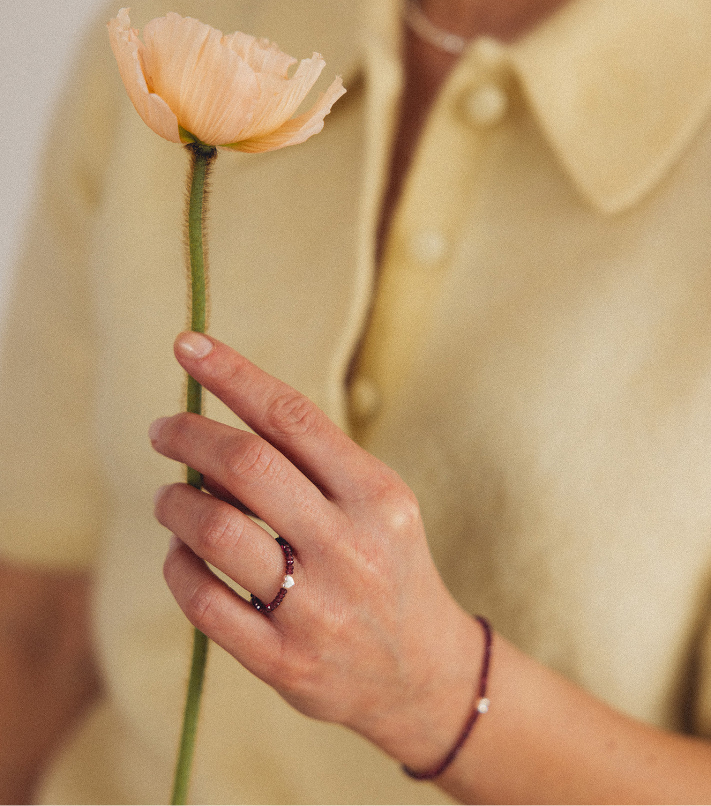 Srebrny pierścionek z kamieniami i sercem