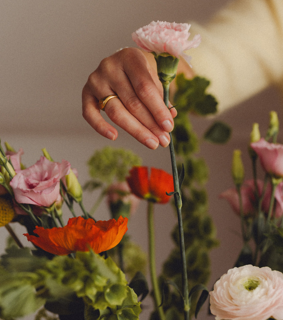 Pozłacany sygnet z jaskółką