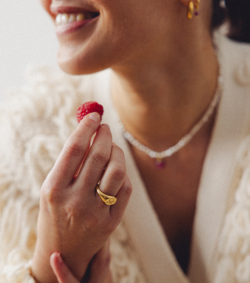 Pozłacany sygnet z jaskółką