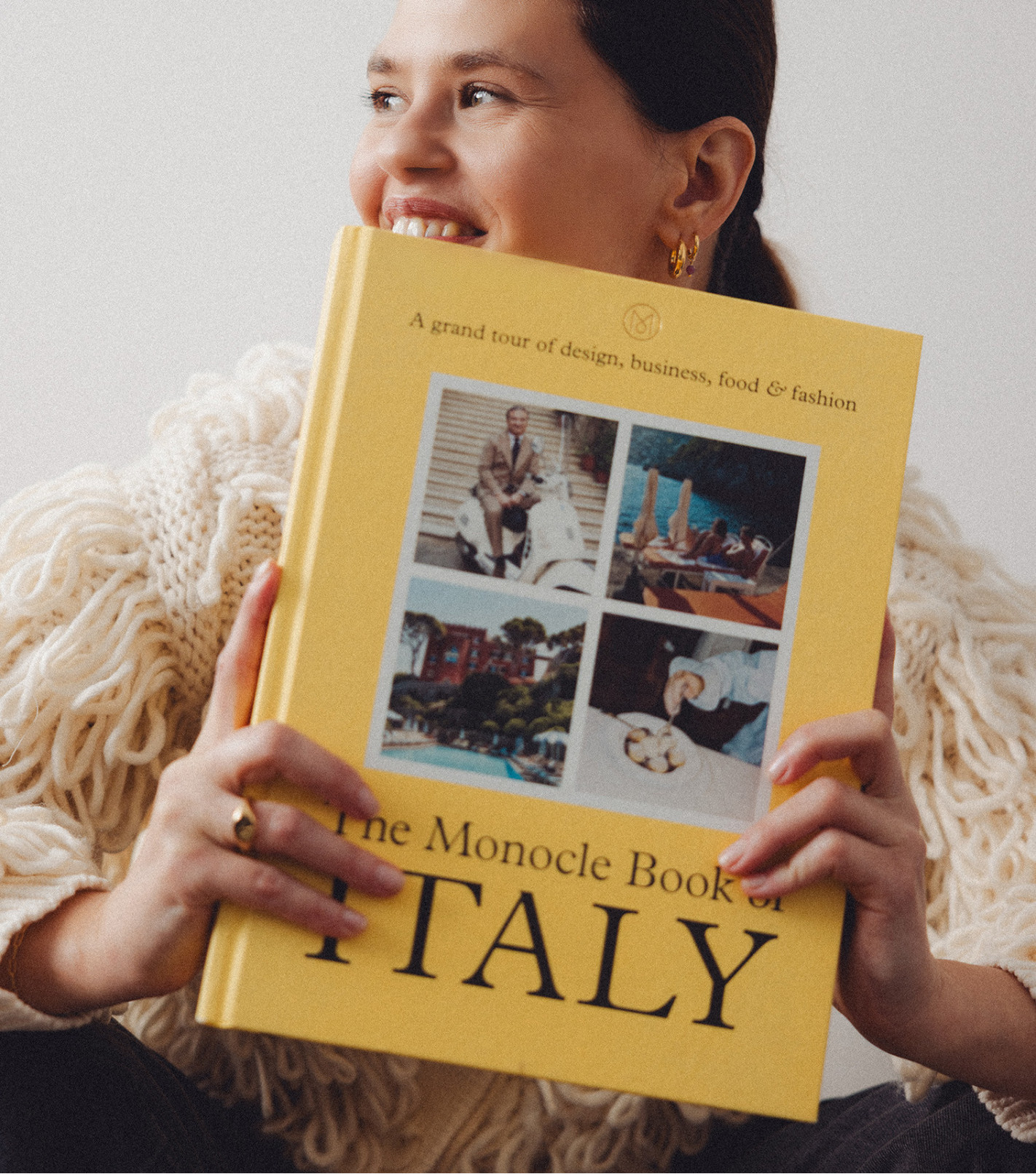 Pozłacany sygnet z jaskółką