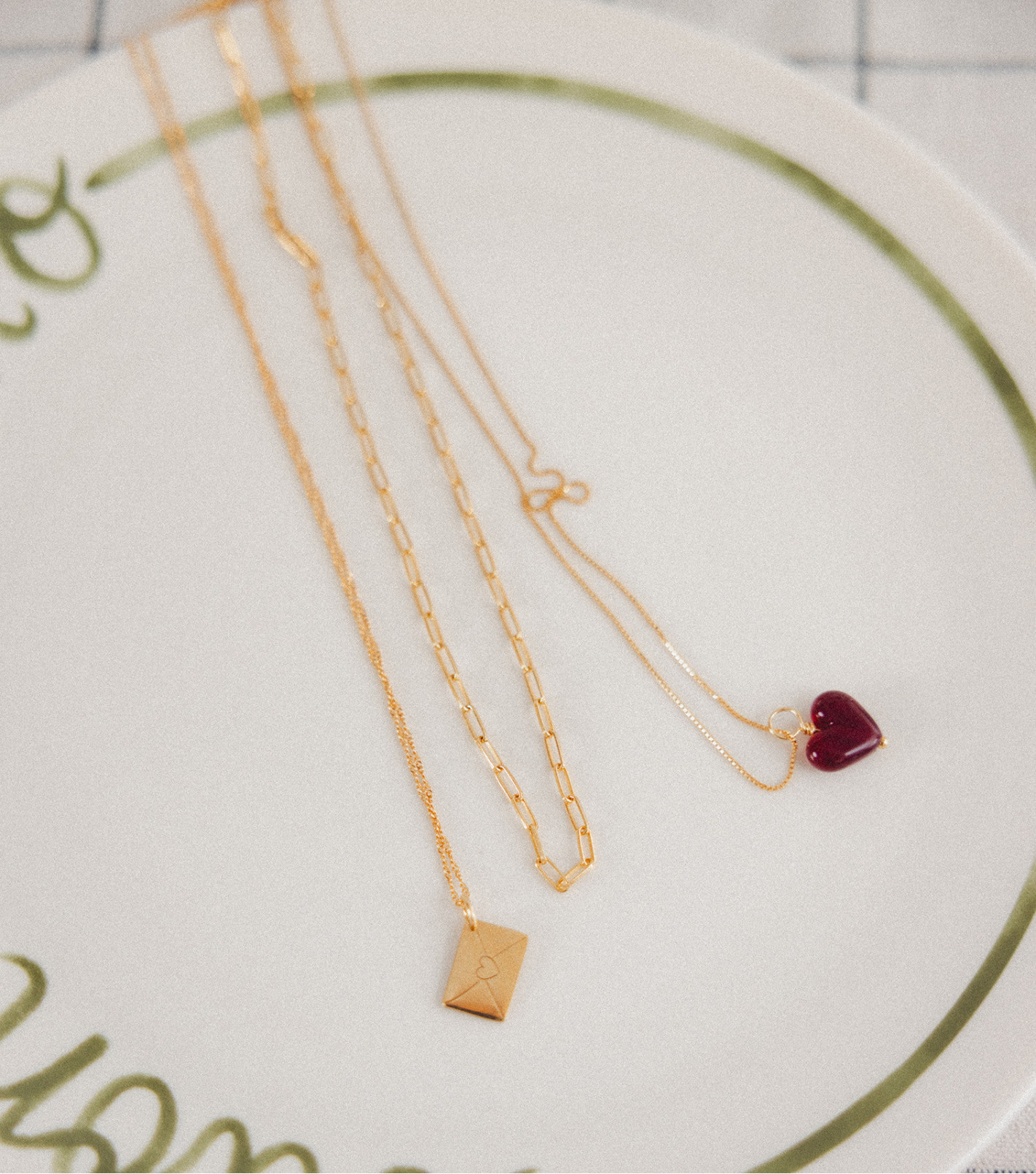 Pozłacana zawieszka z sentencją