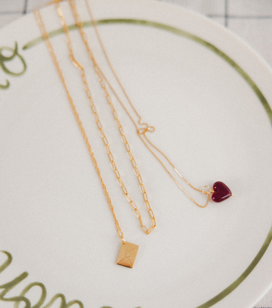 Pozłacana zawieszka z sentencją