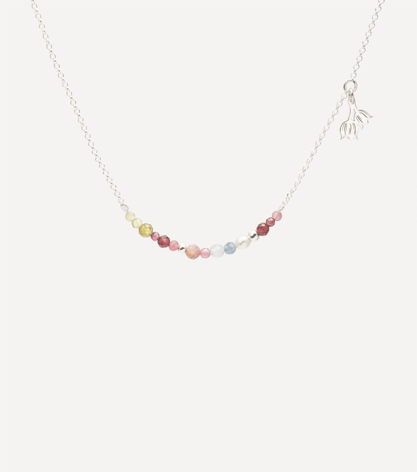 Srebrny łańcuszek z kamieniami i zawieszką